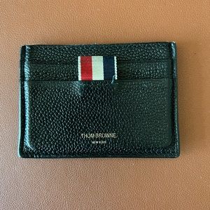 BLACK PEBBLE GRAIN LEATHER DEBOSSED 4-BAR CARD HOLDER WITH NOTE COMPARTMENT
